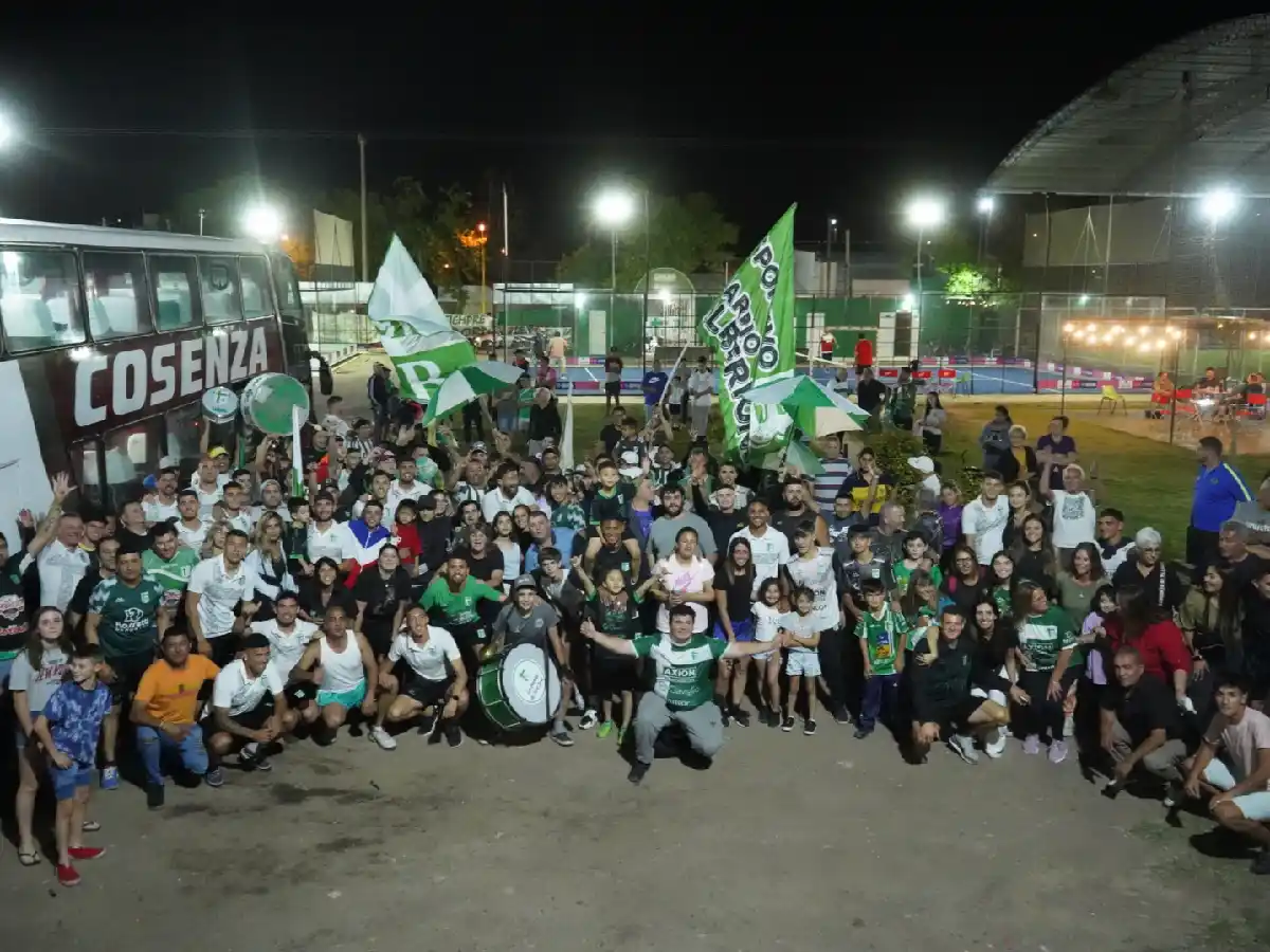 Un cálido banderazo despidió a Sportivo