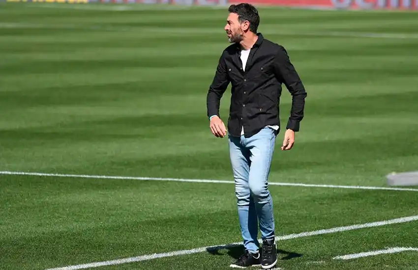 El Kily González reconoció que Central hizo «un mal primer tiempo» y señaló que están «acostumbrados» a los errores arbitrales