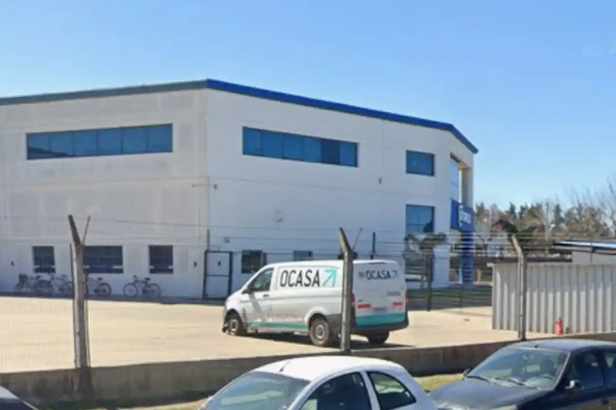 Demoraron a dos empleados de la empresa que envió el paquete sospechoso dirigido al titular local de DAIA