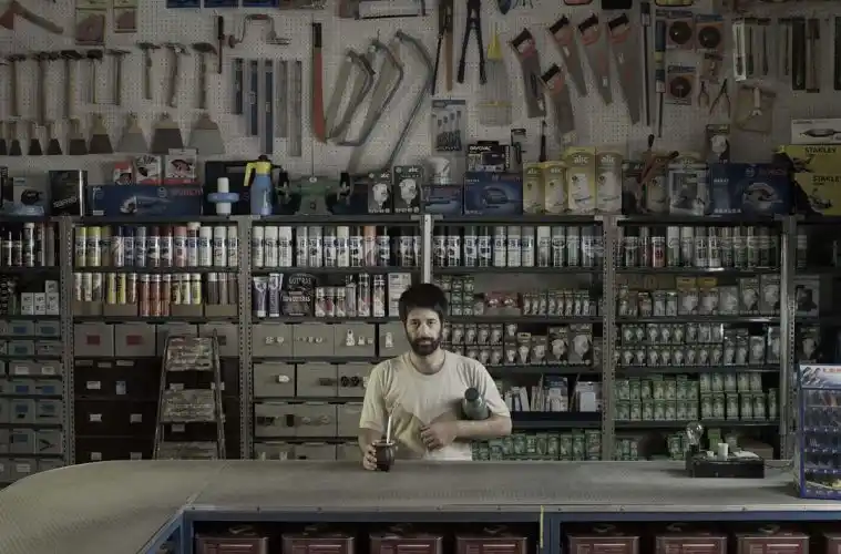 "Crónicas Ferreteras": Serie bonaerense donde el cliente no tiene la razón