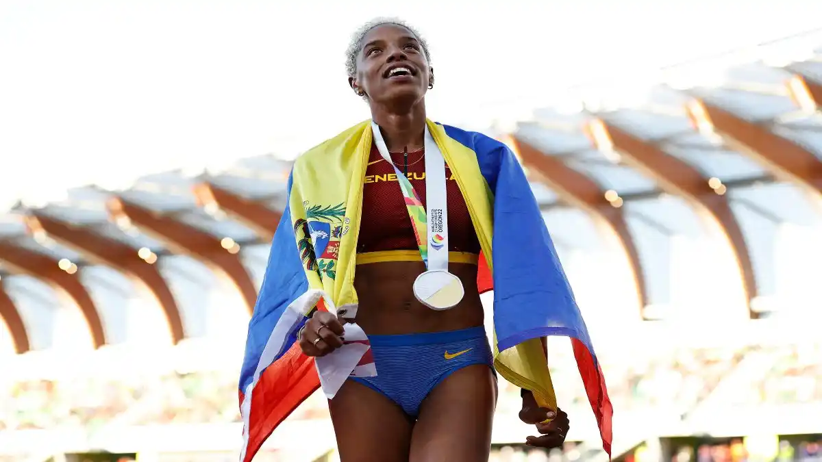 YULIMAR ROJAS es la primera atleta tricampeona mundial de salto libre