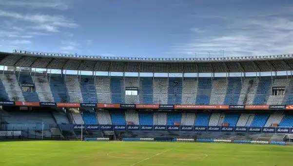 Eliminatorias: Racing también se anotó en la puja por la cancha