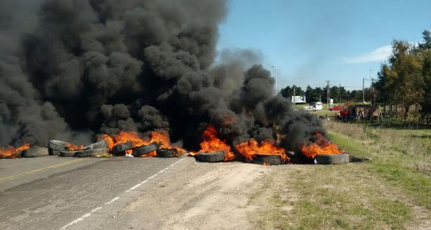 Río Tala: Vecinos cortan la ruta en reclamo de pavimentación
