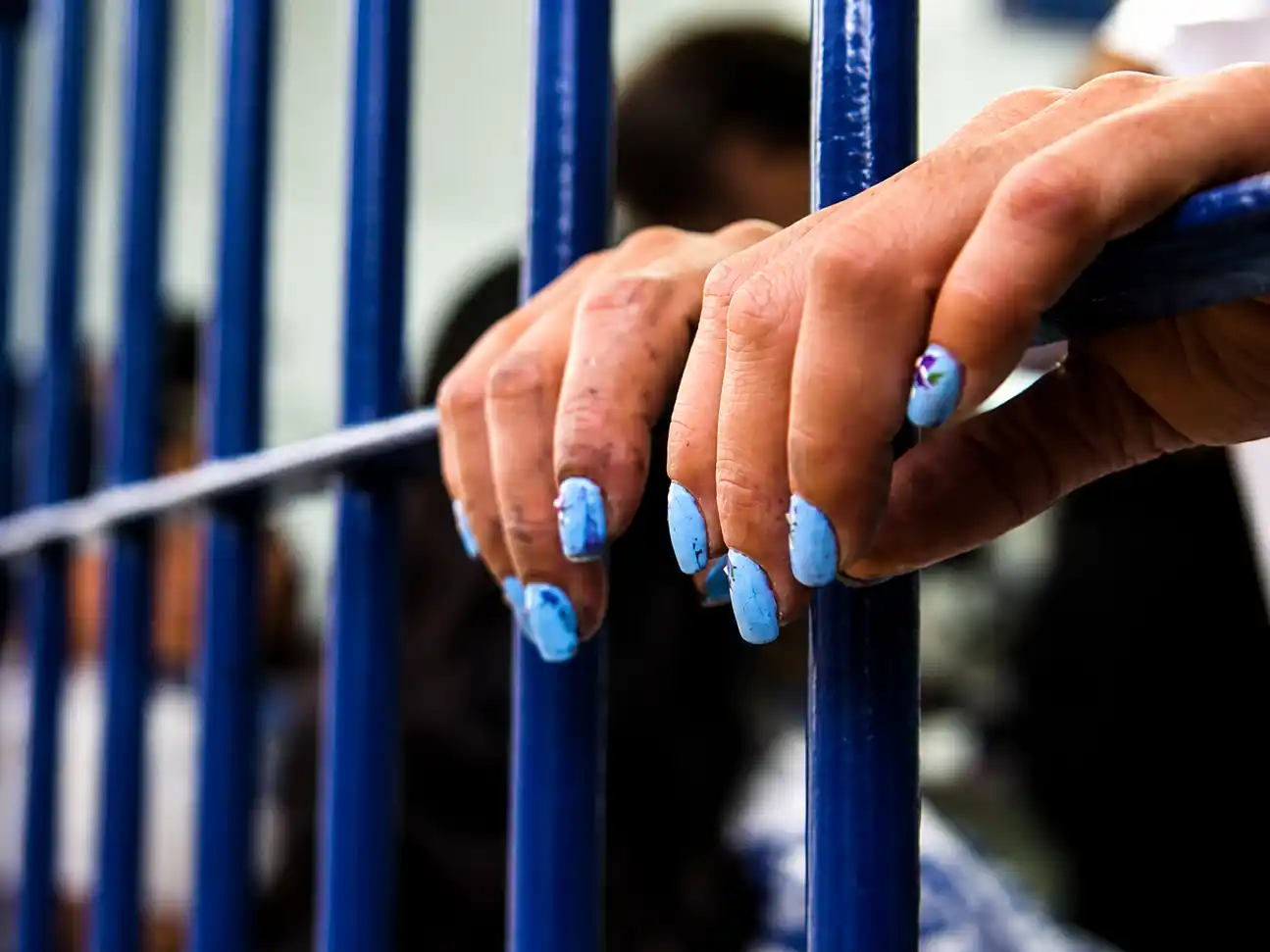 La mujer condenada por homicidio seguirá tras las rejas: la declaración de su propia influyó en la denegatoria.