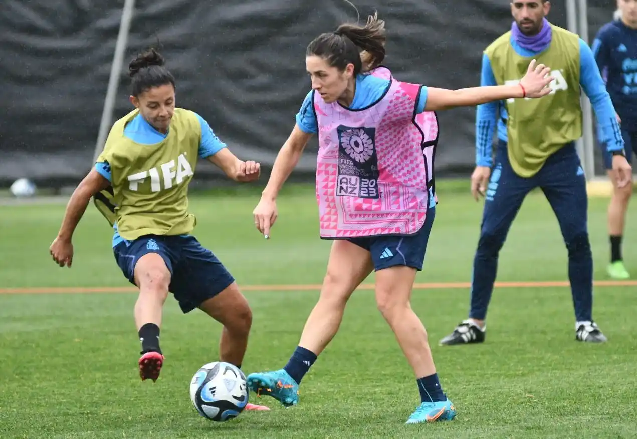FOTO AFA Núñez, en pleno entrenamiento en Auckland.