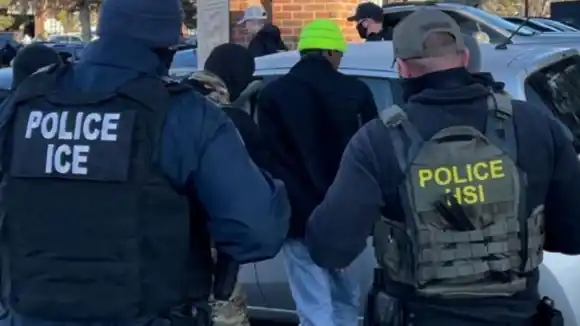 Al menos 900 migrantes detenidos en EE.UU. en la última  semana: Trump ordenó «OPERACIONES A GRAN ESCALA»