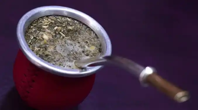 El agua, la yerba y la bombilla: ¿es posible preparar el mate perfecto?