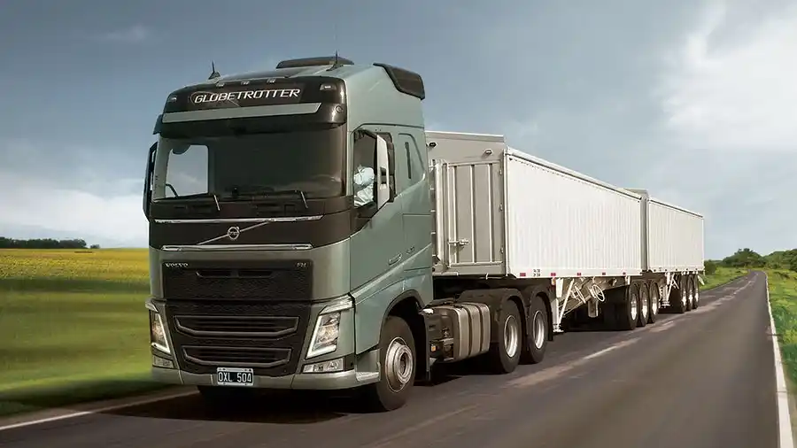 Pensar la Ciudad - Bitrenes: eficiencia sobre ruedas o riesgo en las rutas