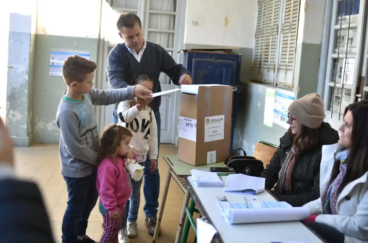 El intendente Piaggio votó y resaltó la importancia de debatir temas locales