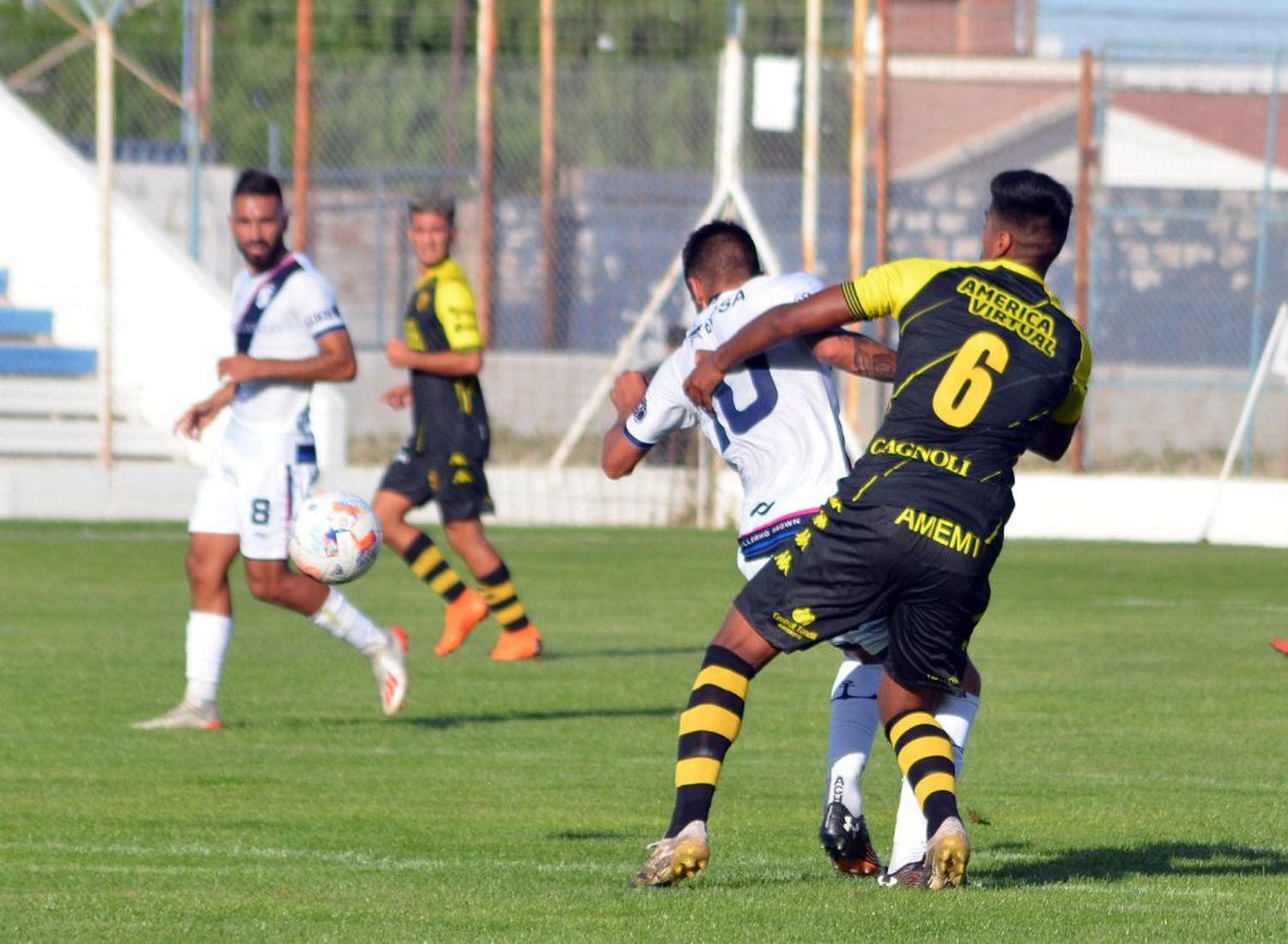 Santamarina se conformó con un discreto 0-0