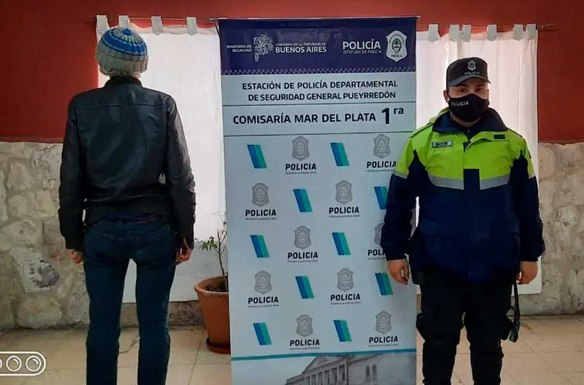 Vendía películas piratas y estaba armado: tiene 75 años