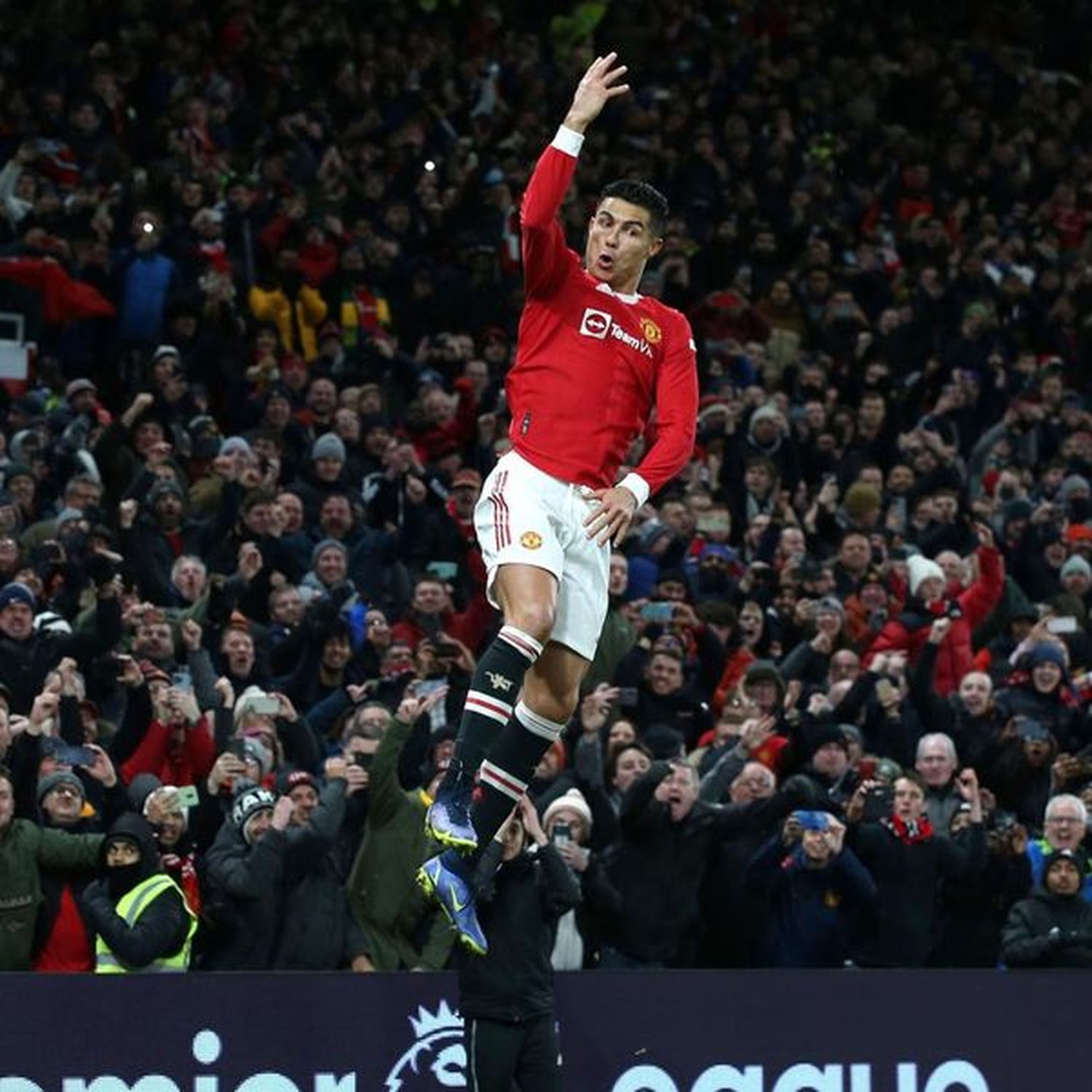 Cristiano superó los 800 goles en el triunfo del United