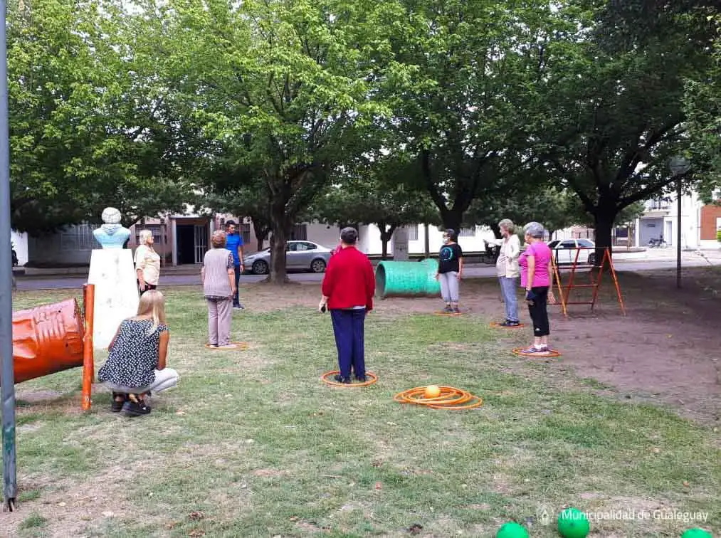 Adultos Mayores realizan actividades recreativas