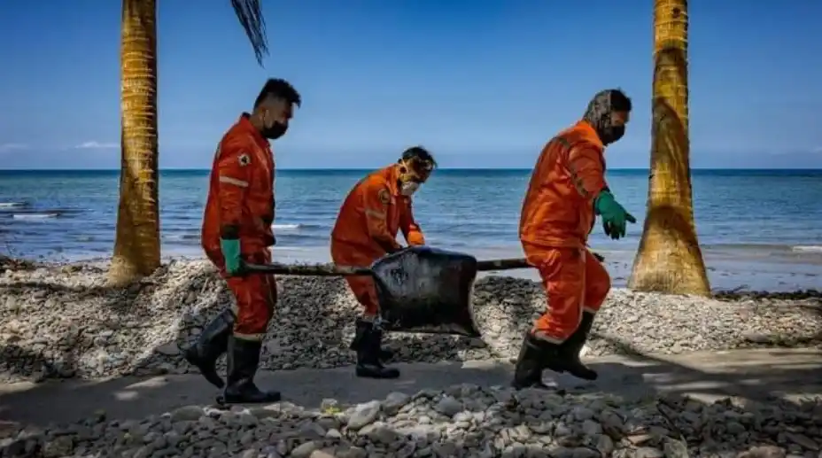 Más de 30 personas murieron por un incendio en un barco en Filipinas