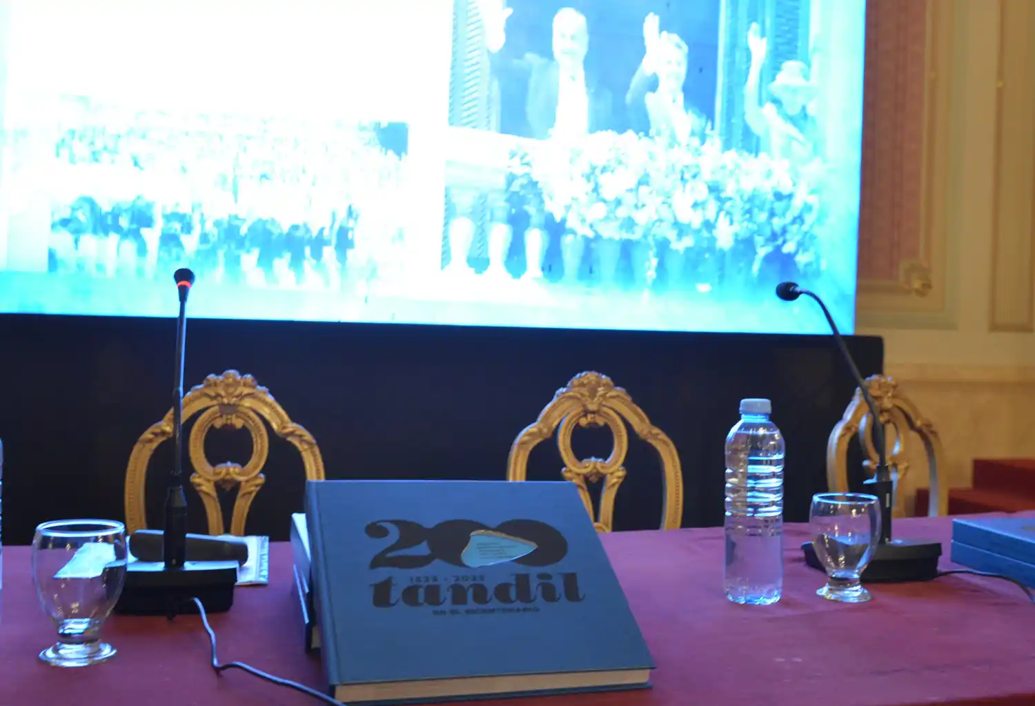 Libro del Bicentenario - 6