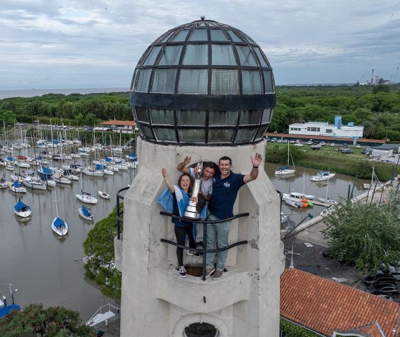 Yachting: Julio Alsogaray y Malena Sciarra son campeones mundiales