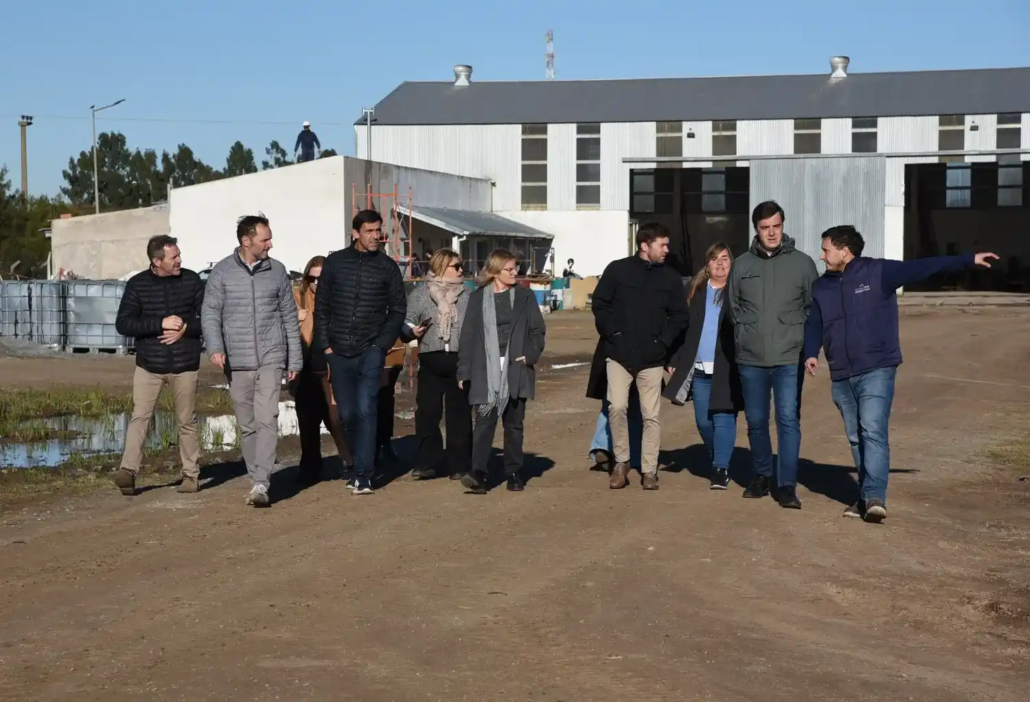 Concejales recorrieron el predio de Vialidad donde funcionará la planta de hormigón.