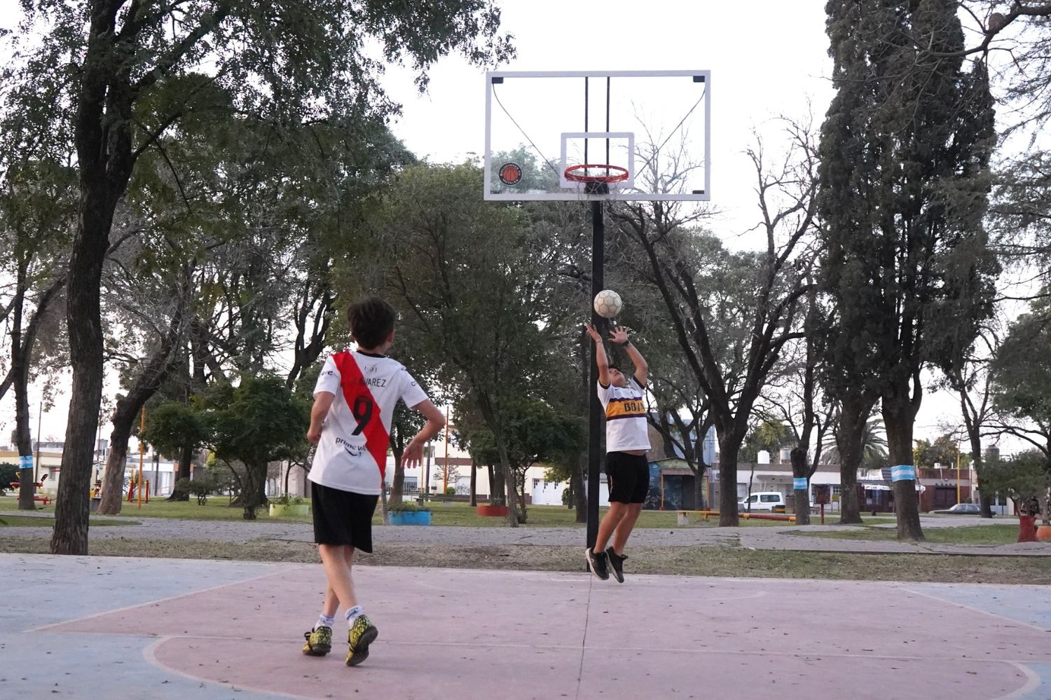 El juego será en la Plaza de Barrio Independencia.