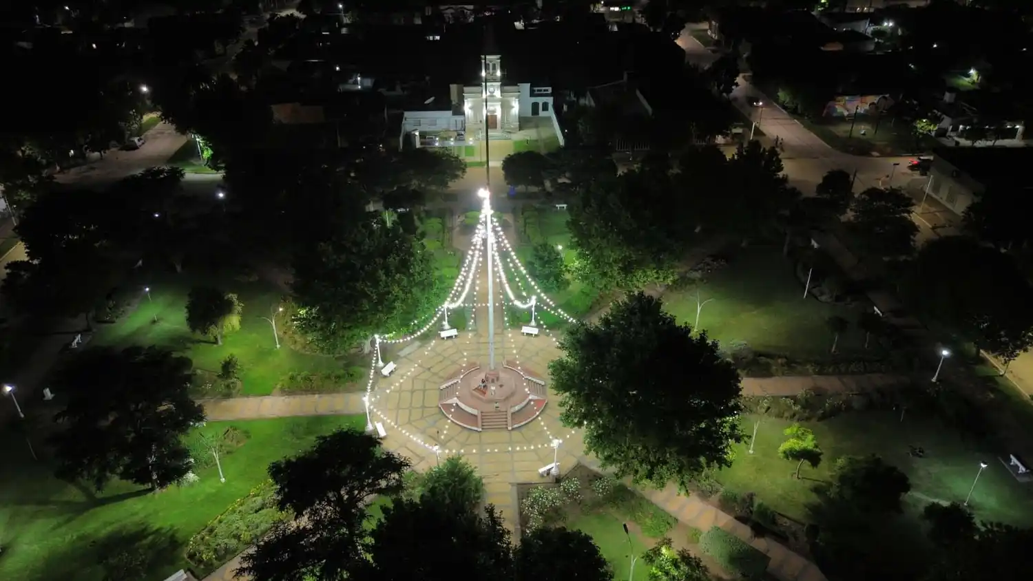 Durante el fin de semana se realizo el encendido del árbol navideño.