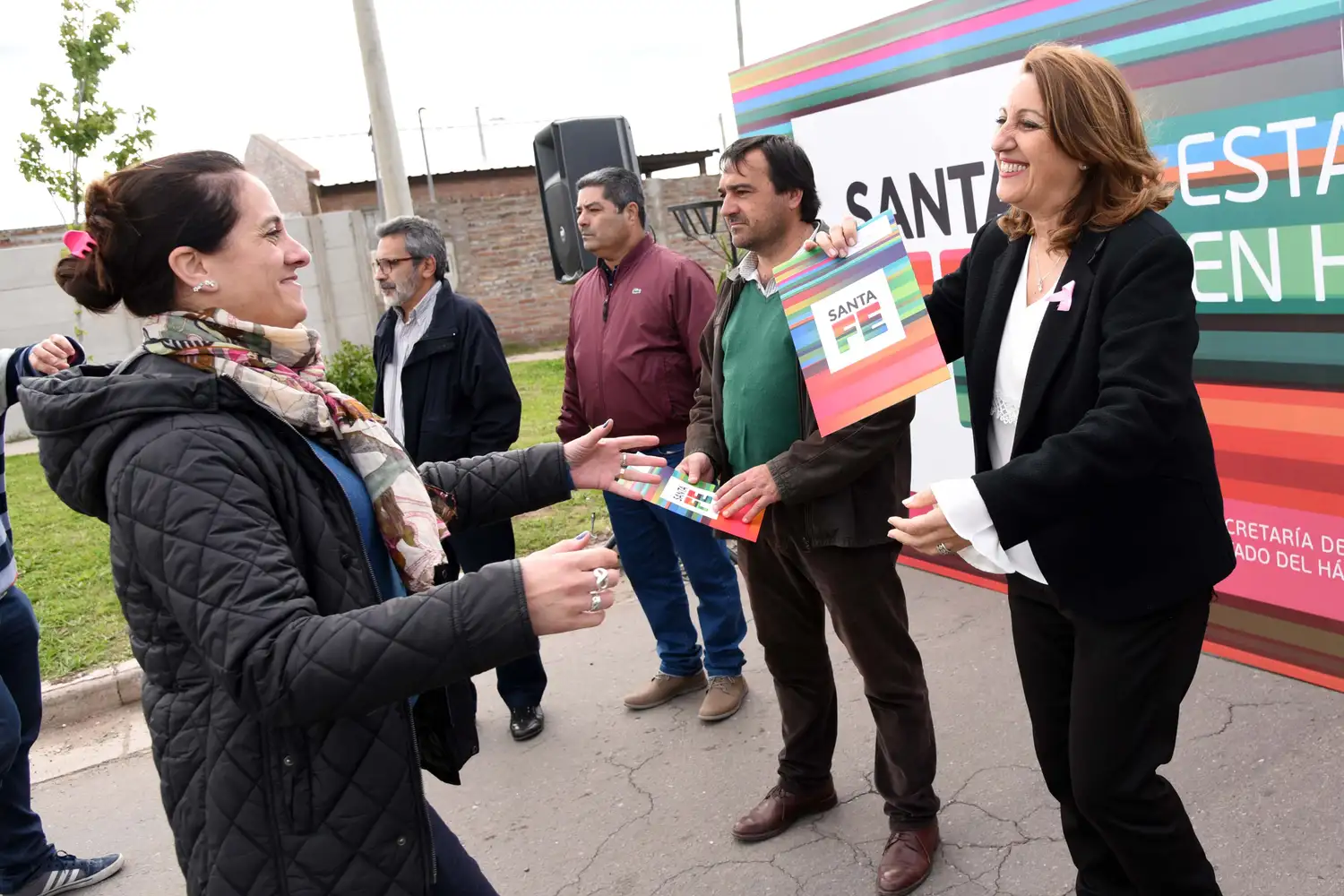 Mónica Fein entregó 46 lotes en el Parque Habitacional Ibarlucea