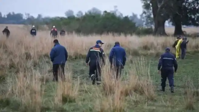 Hallaron tierra removida en el cementerio de la casa de la abuela de Loan y crecen las sospechas