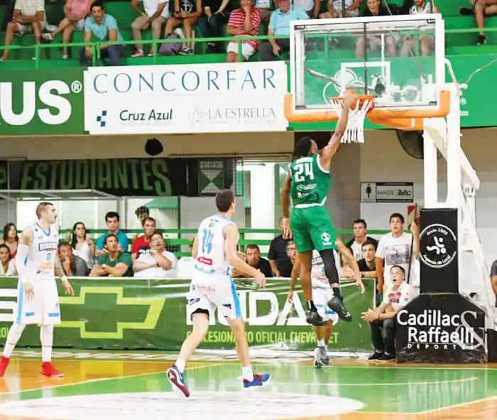 Estudiantes le ganó un partidazo a Regatas por 73 a 69 