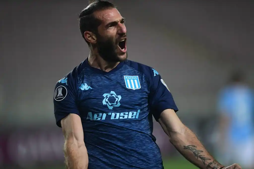 Racing busca quedar en el primer puesto de su grupo