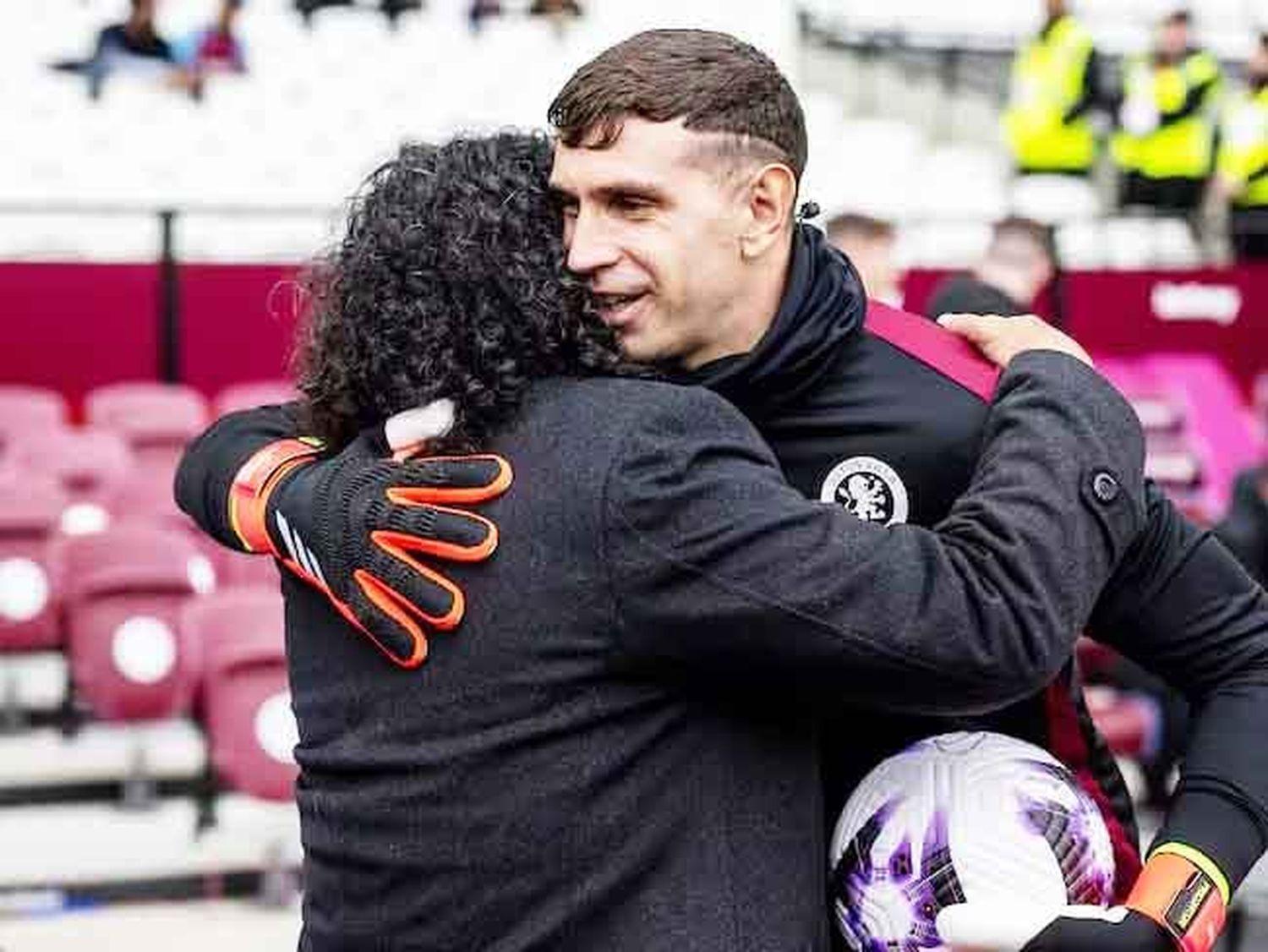 Higuita, leyenda de Colombia, declaró que “está enamorado” de Dibu Martínez