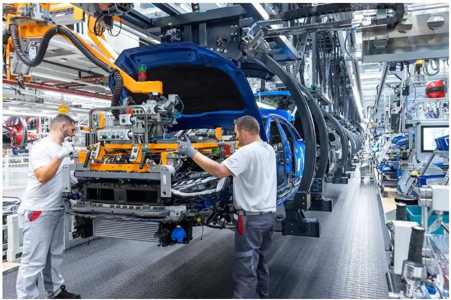 Crisis automotriz: la producción de automóviles cayó un 40% frente a junio del 2023