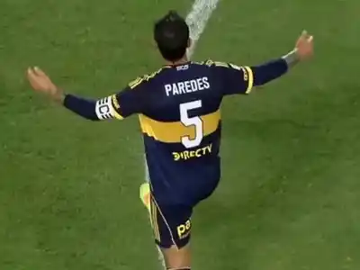 Paredes mostró su disconformidad con el cambio de Zeballos.