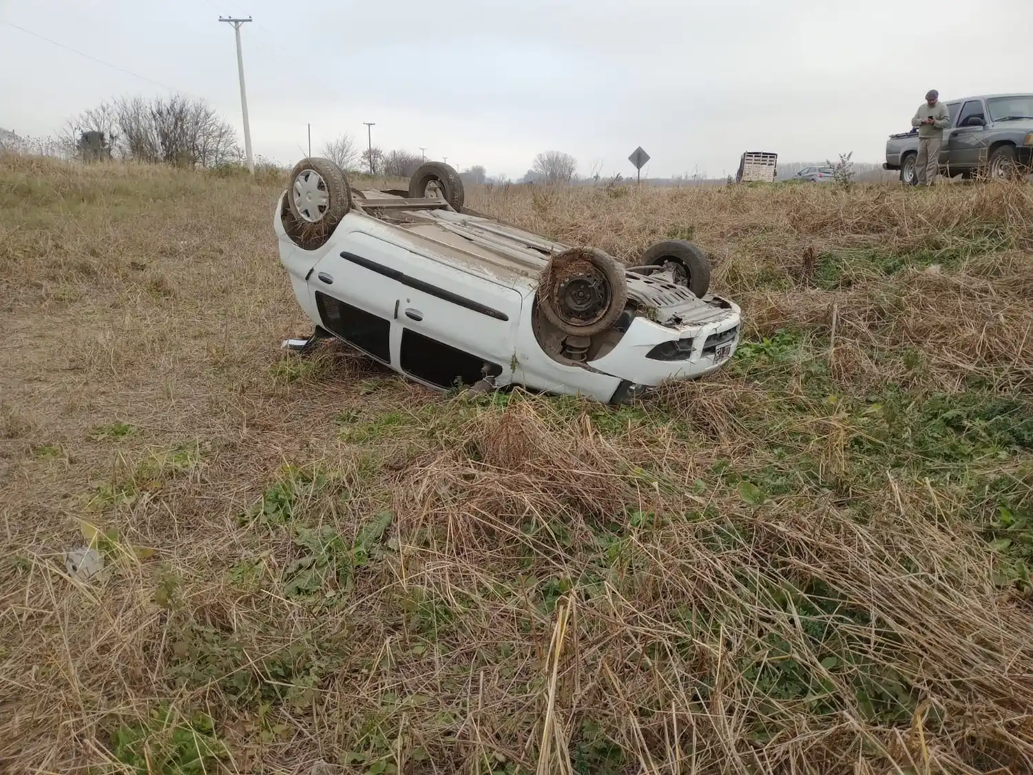 vuelco clio ruta 191 la opinión