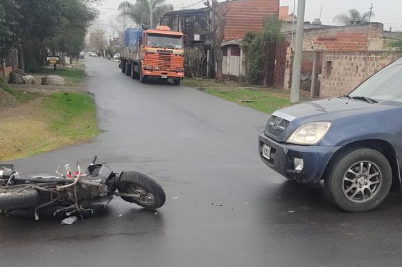 Mensajero hospitalizado tras accidente en Las Provincias y Nieto de Torres