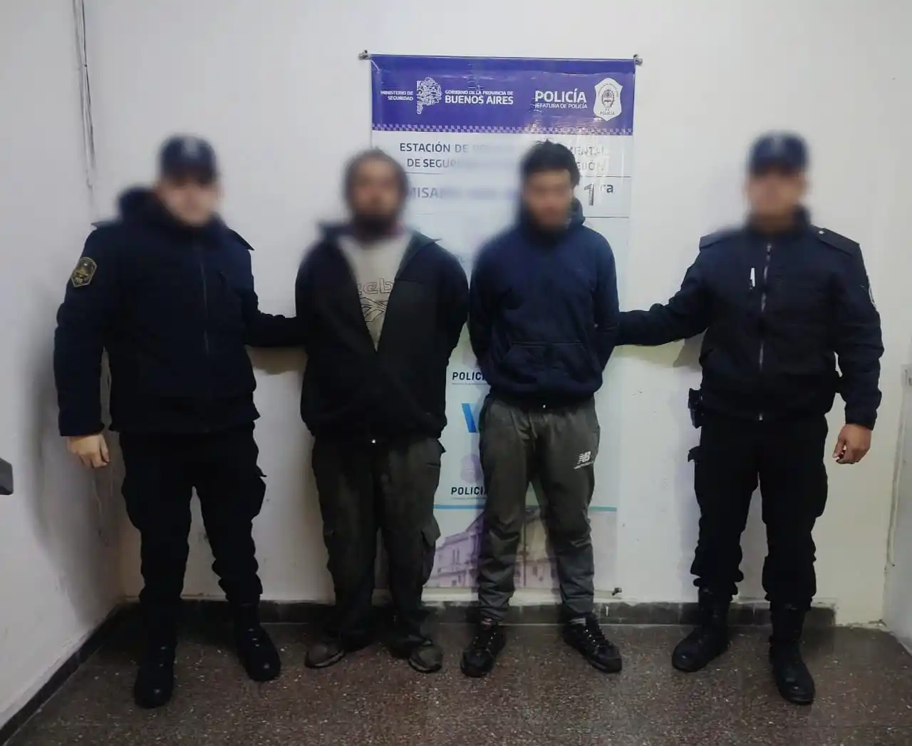 Robaron 20 juegos de sábanas y 12 pares de medias de un comercio