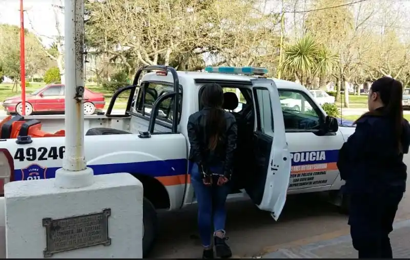 Una joven fue apuñalada