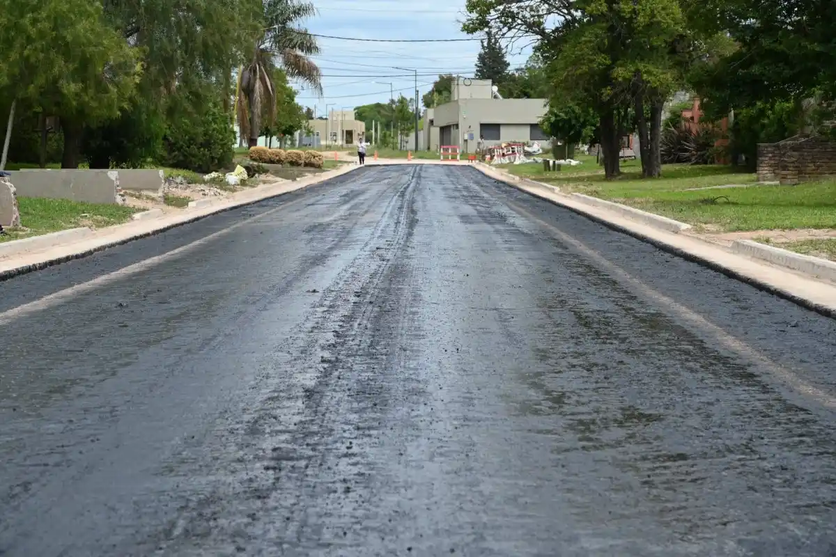 Avanzan las obras de asfaltado en la zona de Gervasio Méndez y Mac Dougall