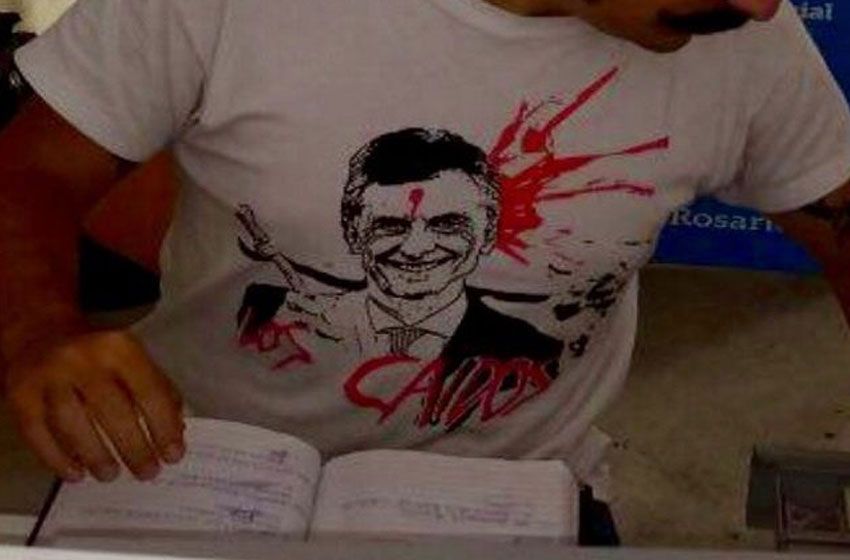 Polémica: un empleado municipal lucía una remera de Macri baleado