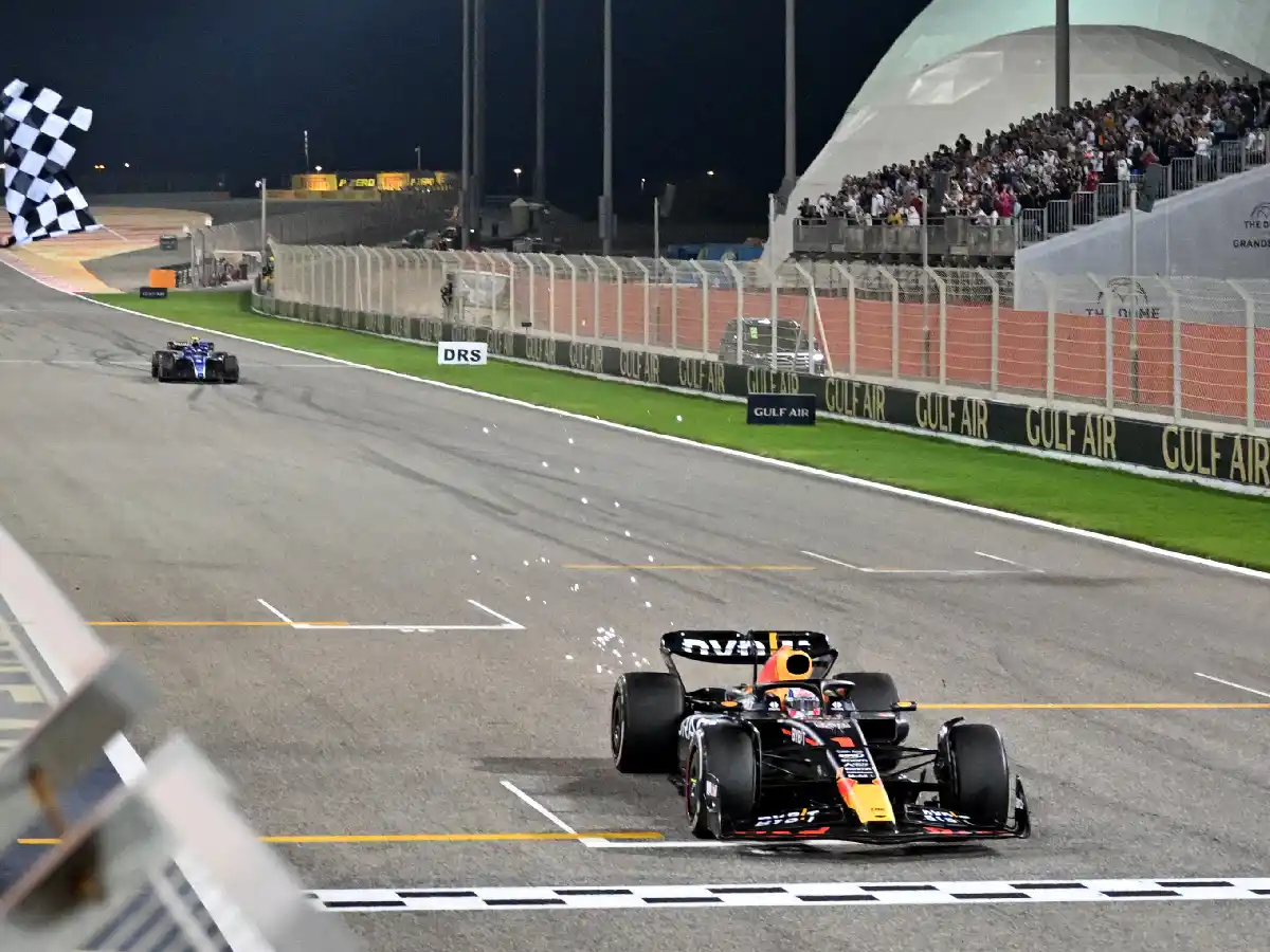 Red Bull “voló” en el trazado de Bahréin