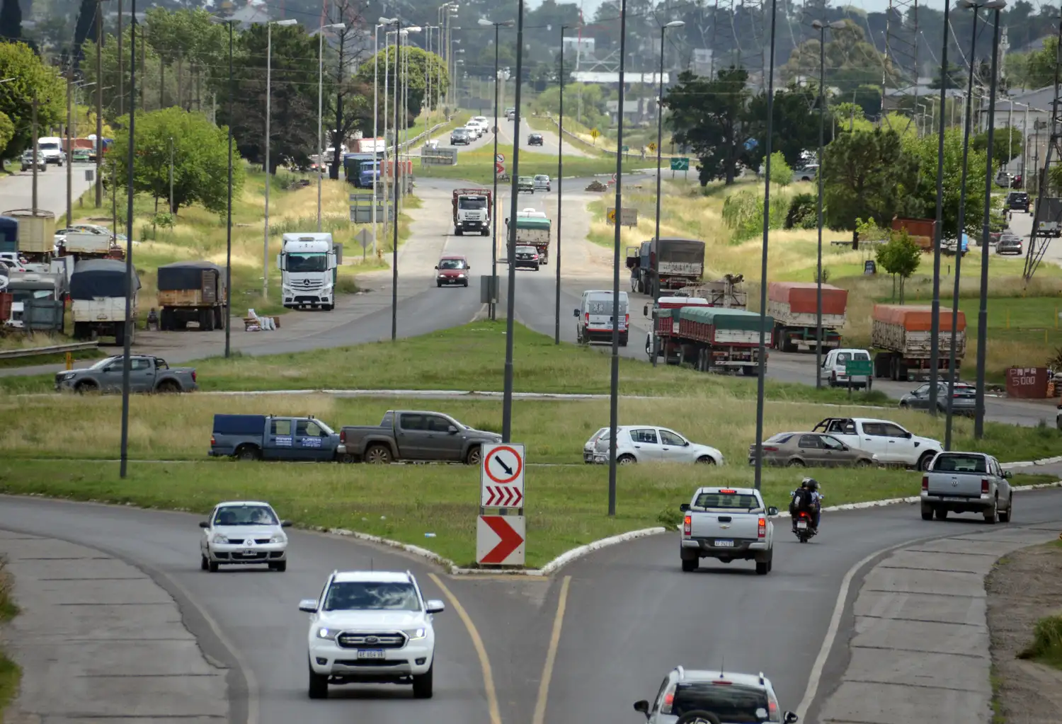 La conflictividad en el tramo urbano de la Ruta Nacional 226 espera por una solución.