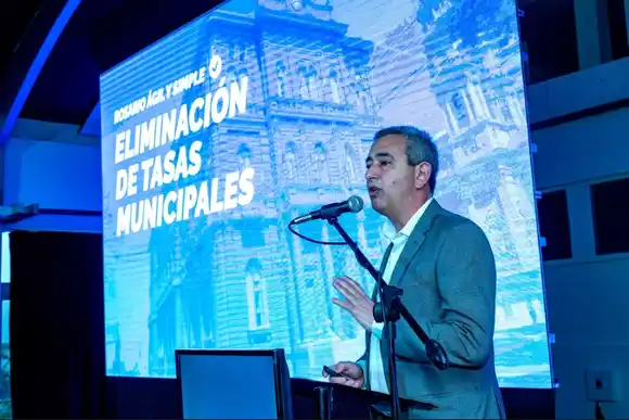 Javkin puso en vigencia la ordenanza que elimina tasas y normativas en desuso