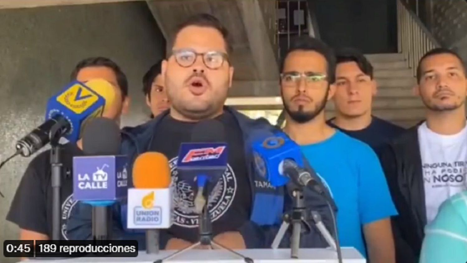 «Señora Lucena, ¿qué hace usted con $5?» La pregunta que se hacen estudiantes universitarios ante aumento de beca