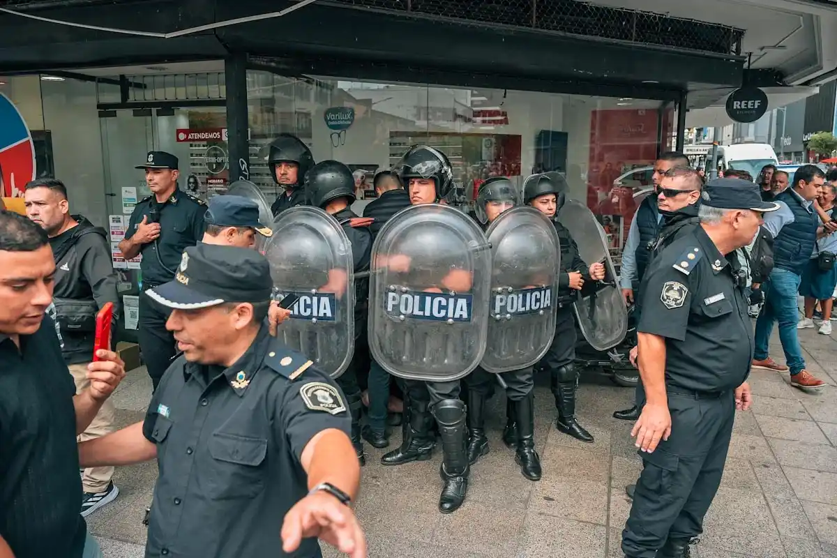 Comerciantes furiosos por los cortes de calles en la visita de Milei a Mar del Plata: "Nos arruinaron el día de trabajo"