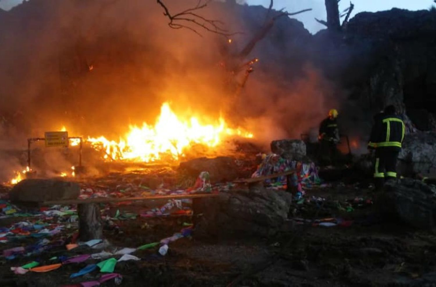 Quisieron incendiar dos veces en un día la Gruta de los Pañuelos