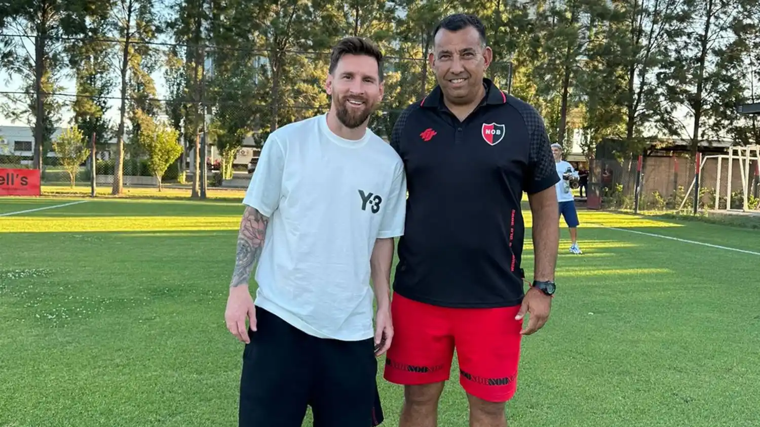 Messi y la Nona Rosales. Una postal para la historia.