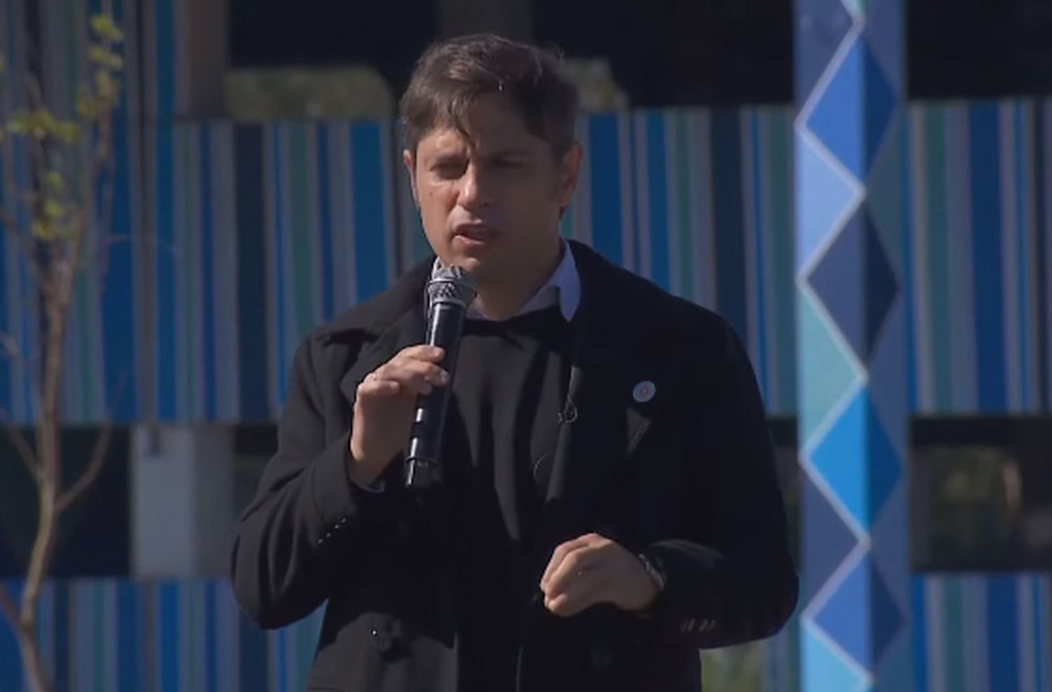 Kicillof dijo que con la vacunación "se bajó riesgo de la enfermedad de manera drástica"