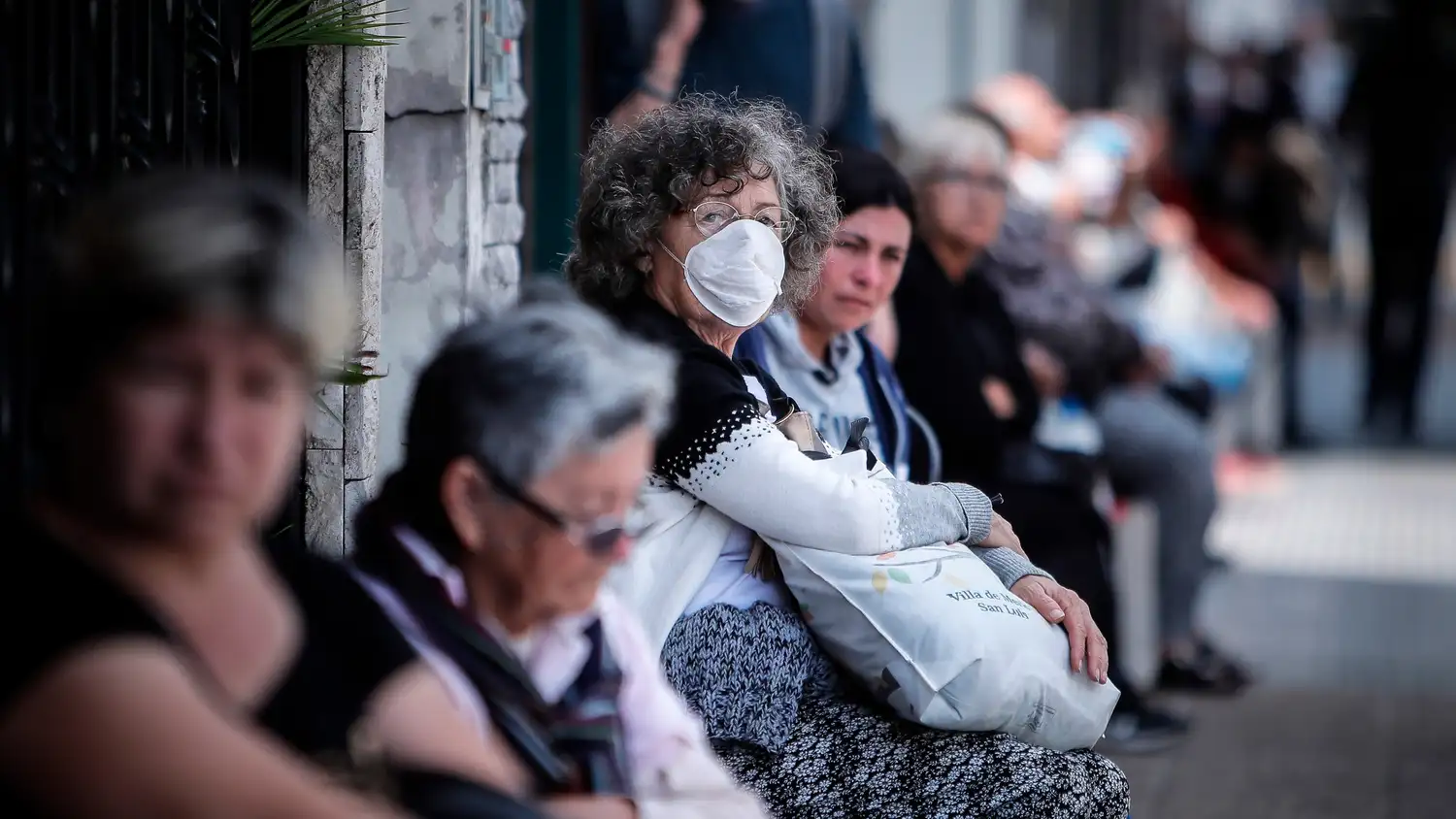 En las últimas 24 horas confirmaron 283 nuevas muertes y 6.693 contagios 