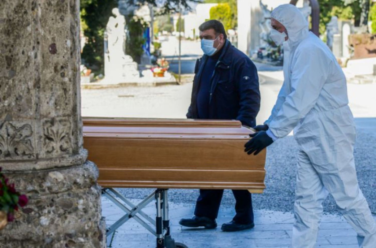 Coronavirus: trabajadores de las funerarias refuerzan los protocolos y aguardan ser vacunados