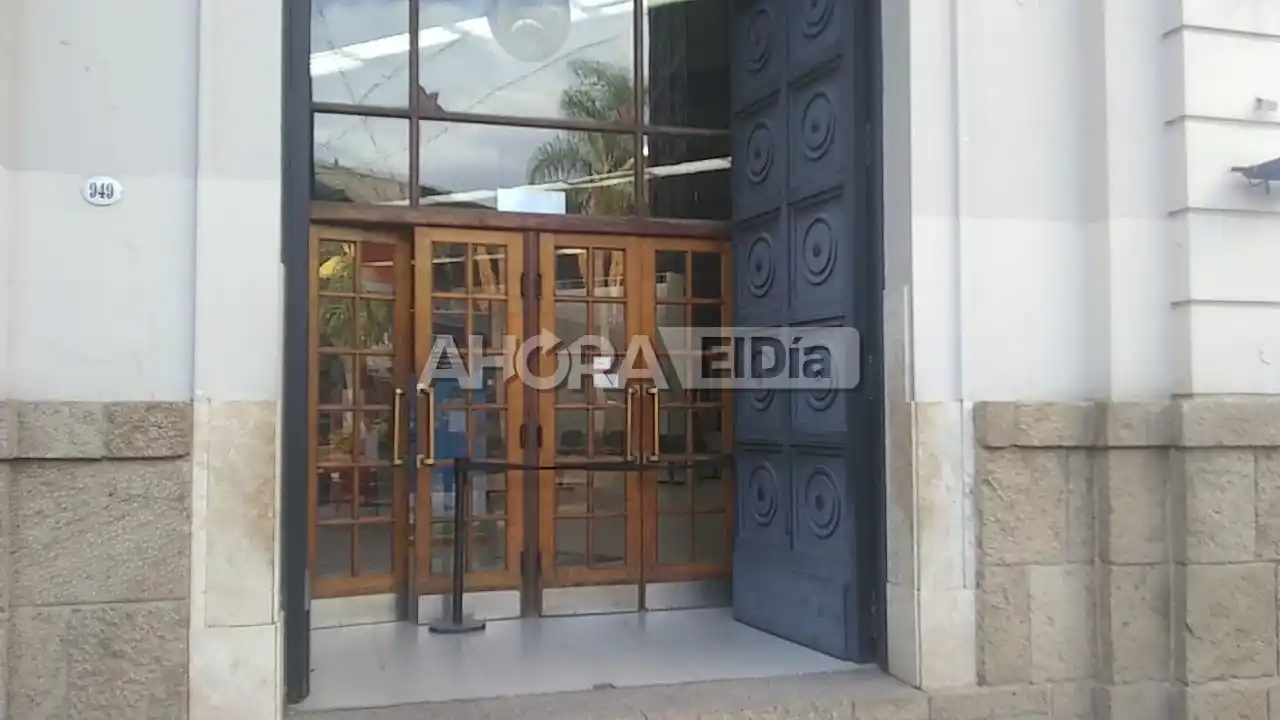 El paro bancario se hace sentir: no hay atención al público y solo se hacen trámites por cajeros