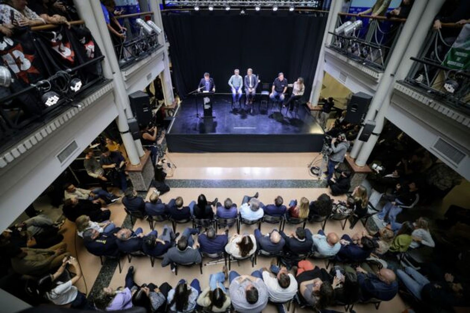 Axel Kicillof se reunió hoy con los intendentes que los respaldan