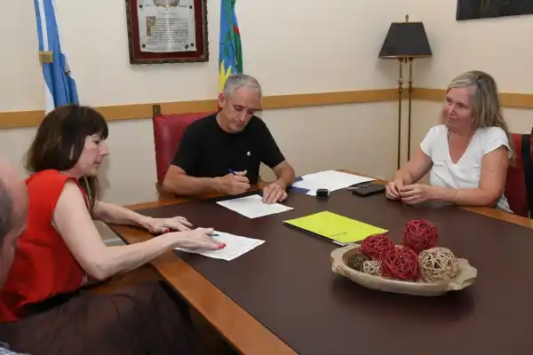 Se rubricó la firma del permiso para la explotación del parador Lamadrid