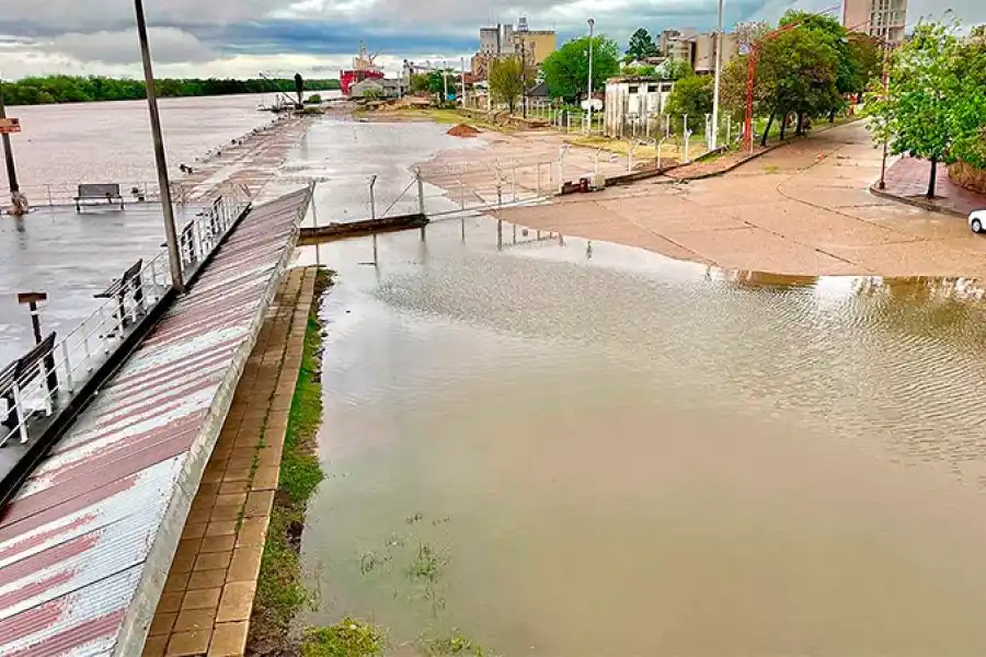 Por la crecida, evacuaron a primeras familias de Colón y Concepción del Uruguay